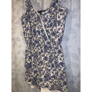 Floral Sleeveless One Clothing Romper With Blue Print & Ruffle Details SMALL